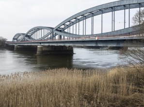 Hamburg, Norderelb Bridge for motor vehicles in the course of the B4 and B75 steel arch bridge with