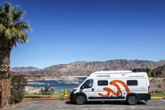 Motorhome in front of Lake Mead National Recreation Area, Nevada, USA, North America