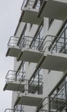 Dessau, Bauhaus, Prellerhaus 1925-26 by Walter Gropius, balconies of the east façade, oblique view