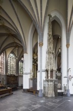 Northern ambulatory with sacrament house, St., Sankt, Saint