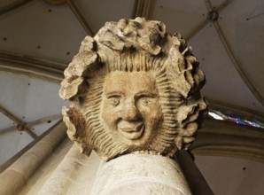 Leaf mask on the north-western crossing pillar, St., Sankt, Saint