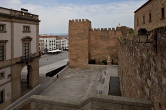 Town hall on the left and remains of the Moorish city wall in the centre