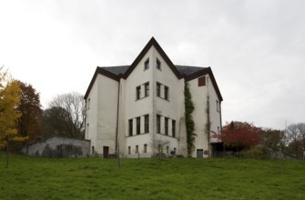 Wylerberg House was built in 1921-1924 in the Expressionist style according to a design by Otto