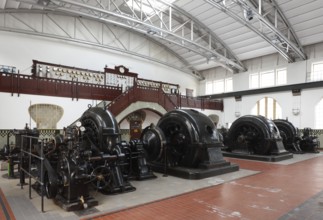 Turbine hall, Francis turbines and generators, with the control centre (control room) for control