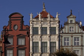 On the north side of the Lange Markt, built in 1609, upper storeys and neighbouring houses