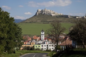 View over the village to the east towards Zipser Castle