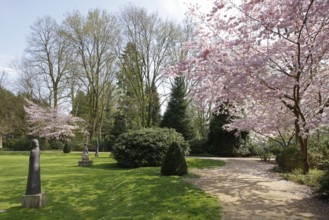 Blossoming cherry trees with sculptures by Jäckel, cherry blossom