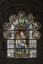 Fan window in the north aisle from 1901/1902 with scenes from the life of Christ