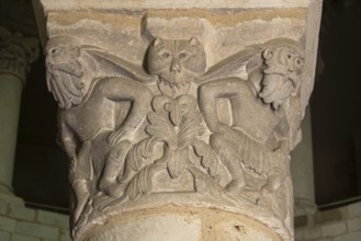 Neuvy-Saint-Sépulchre, collegiate church of St-Jacques, rotunda, column capitals, bearded men with