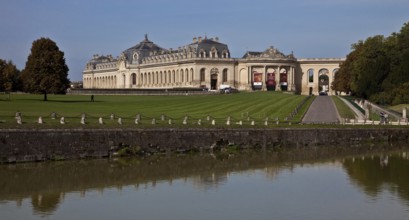 Chantilly, Chateau-de-Chantilly, castle park, large stables, main building on the left 186 m long,