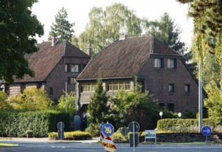 House Schmitz, built in 1936 by Karl Buschhüter, north-east side, behind it House Pastern, 1937