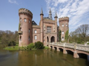 Moyland, castle park in spring