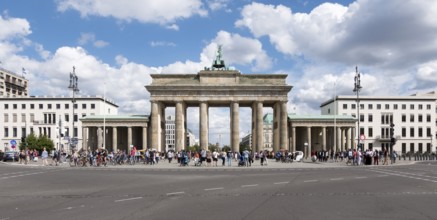 1788-91 by Carl Gotthard Langhans, view from the Straße des 17. Juni towards the east