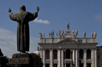 Figure from behind 1926, facade 1735, St., Sankt, Saint