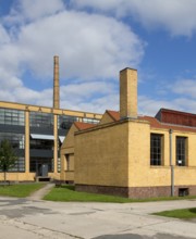 Built 1911-1915 by Walter Gropius and Adolf Meyer, view of the main building, in front of it the