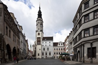 Southern part to the west, town hall at the back, scales on the right