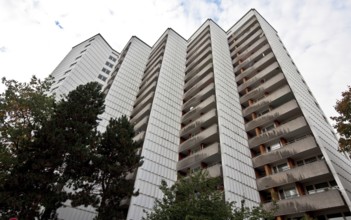 Large social housing estate, built 1962-75, designed by Walter Gropius, high-rise residential