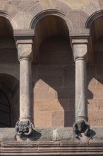 Worms, St Peter's Cathedral, east choir, figures in the dwarf gallery