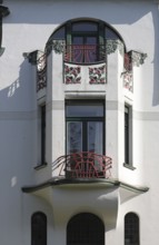 Krefeld, Bismarckstraße 85, bay window and balcony