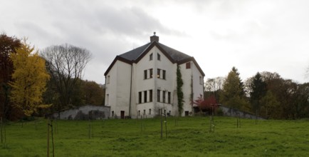 Wylerberg House was built in 1921-1924 in the Expressionist style according to a design by Otto