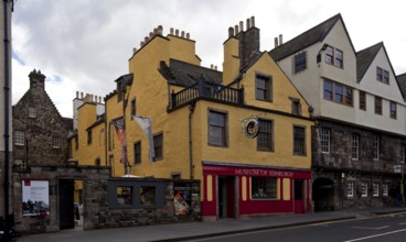 Plastered half-timbered building from around 1570, street frontage at Canongate No 140