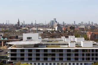 Centre for Operative Medicine II with helipad, in the background Düsseldorf city centre