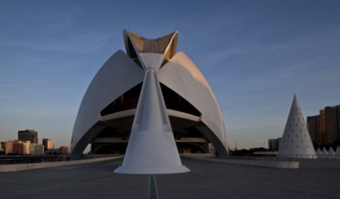 City of Arts and Sciences (cat./val. Ciutat de les Arts i de les Ciències), opera house QUEEN