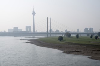 City centre with government district and media harbour. In the foreground the Oberkassler