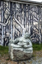 Statue and mural depicting the cultural heritage of the Aonikenk and Kaweshar ethnic groups, Puerto