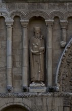 Started in 1080, west portal completed in 1160, sculpture of Bishop Gundulf 1077-1108, St., Sankt,