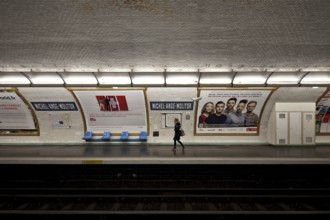 Paris, MICHEL-ANGE-MOLITOR metro station