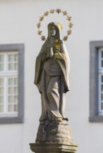 Marienhof (cloister), statue of the Virgin Mary