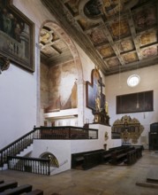 The western transept with the Dionysius Choir from around 1052, with an early Baroque organ, below