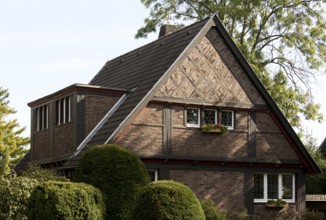 West side, built ca. 1933-1935, architect: Friedrich Kühnen, gabled pitched roof