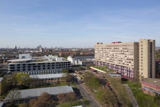 Centre for Operative Medicine II with helipad, in the background Düsseldorf city centre, on the