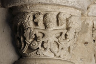 Lion portal in the sacristy, capital, St., Sankt, Saint