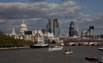 View from Waterloo Bridge to St Paul's Cathedral, in front The Old Schoolhouse, on the right SWISS