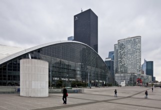 Former CNIT exhibition hall, built 1956-58 by Bernard Zehrfuss, since modernisation in 1988