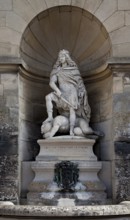 Chantilly, Chateau-de-Chantilly, wall niche fountain in the courtyard of the Small Castle with