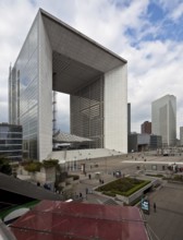 Office and conference building LA GRANDE ARCHE, 1984-89 by Johan Otto von Spreckelsen, cube-shaped