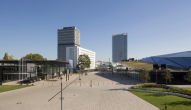 United Nations Square, Federal Palace, Langer Eugen and Posttower, on the right the World