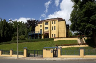 Built in 1902/1903 by Henry van de Velde and extended in 1911. Street view