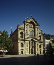 Facade of the parish church of St Martin, completed in 1690. View over the Grüner Markt, St.,