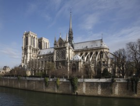 View from the south-east over the Seine, St., Sankt, Saint