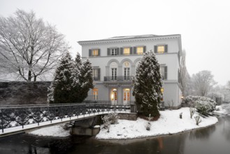 Krefeld, Sollbrüggenpark, Sollbrüggen House, manor house around 1830, south façade, now music