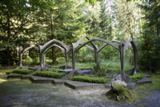 Julius Wissinger tomb, expressionist tomb created by Max Taut and Otto Freundlich in 1920