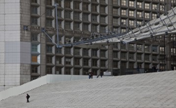 Office and conference building LA GRANDE ARCHE, 1984-89 by Johan Otto von Spreckelsen, cube-shaped