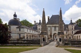 Tanlay, castle, built 1558-69 and 1643-48 View from the east