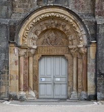 Frankr Anzy-le-Duc Burgundy priory church built 11-12 c. West portal, St., Sankt, Saint