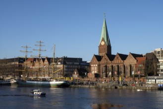 Bremen, view over the Weser to the Church of Our Dear Lady